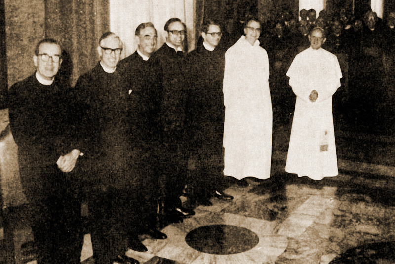 Paul VI et les ‘Observateurs protestants’ qui ont participé aux discussions sur la ‘Réforme liturgique’.