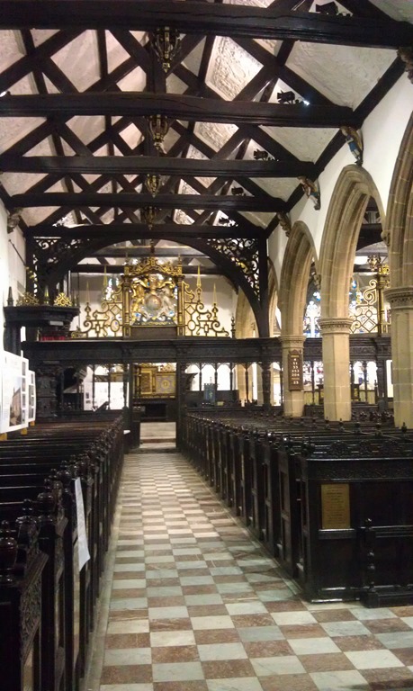 Intérieur de l'église St Jean l’Évangéliste, la plus ancienne église de Leeds