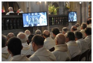 L' “Eucharistie” conciliaire est un spectacle qu’il « faut voir » comme on voit un match de foot à la télévision