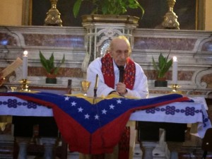Don Gallo accomplissant le Novus Ordo Missae pour la mort du dictateur communiste Hugo Chavez