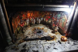 La Grotte de la Nativité prend feu après la visite de « Chaos Jorge »