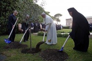 La rencontre de la paix dans les Jardins du Vatican