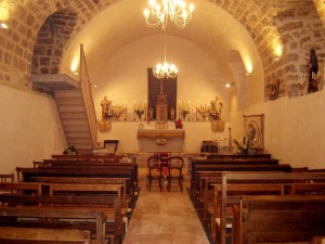 la crypte rénovée du prieuré "saint Pierre et saint Paul" de Mouthier-Haute-Pierre